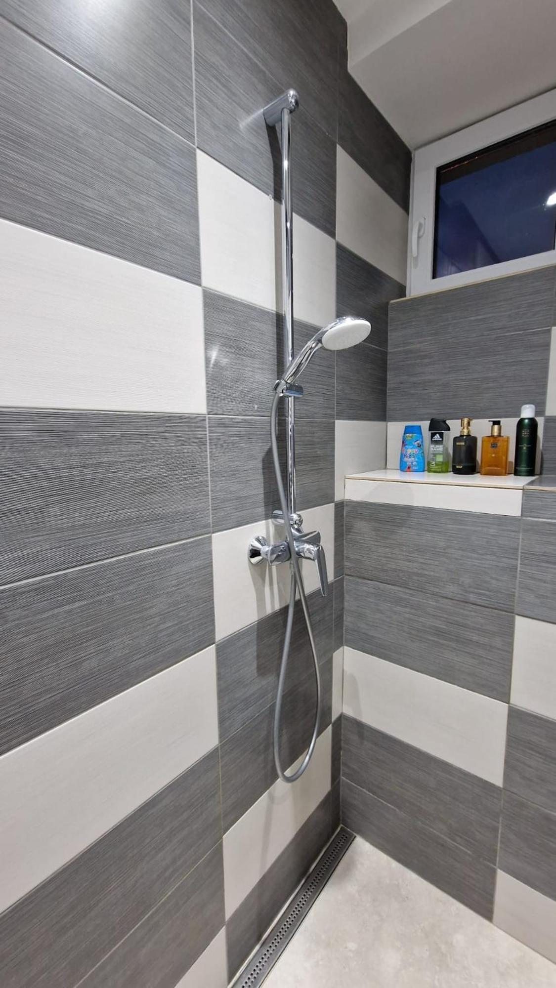 Apartment Flora - Late Check-Out At Noon 12 O Clock For Free Bratislava Exterior foto