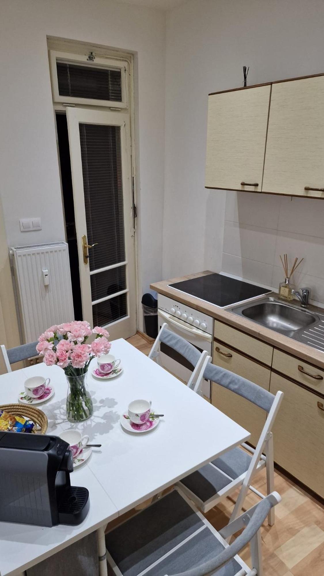 Apartment Flora - Late Check-Out At Noon 12 O Clock For Free Bratislava Exterior foto